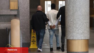 EPA işçileri, Buz binalarında tutuklamalar yaparken huzursuzdur