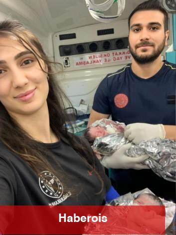 Hastaneye yetişemeyen 50 yaşındaki bayan ikizlerini ambulansta dünyaya getirdi