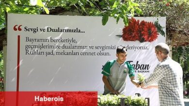 İnegöl Belediyesi Mezarlıklarda 9 Bin Adet Çiçek Dağıttı