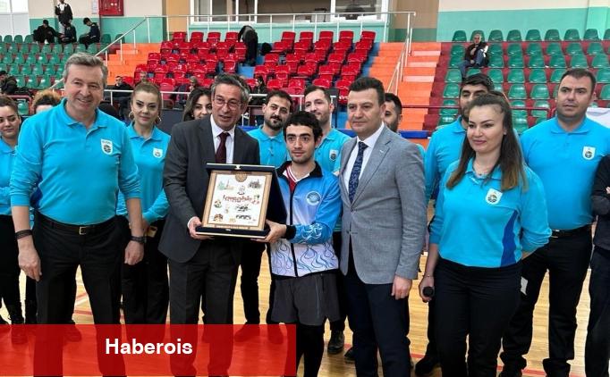 İşitme engelli atlet, babasının hayali için hazırlanıyor! - Haberois İşitme engelli atlet, babasının hayali için hazırlanıyor!