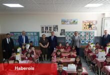 İzmir Valisi Dr. Süleyman Elban, İzmir Vilayet Ulusal Eğitim Müdürü Dr. Ömer Yahşi, Karne Gününde Öğrencilerle Bir Ortaya Geldi
