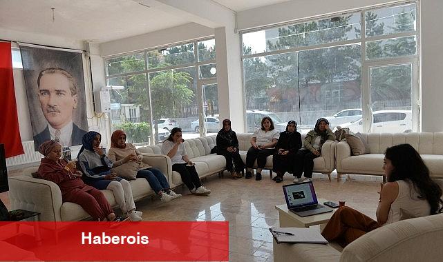 "Kalpten Kalbe Bir Yol Vardır" semineri ağır ilgi gördü - Haberois "Kalpten Kalbe Bir Yol Vardır" semineri ağır ilgi gördü