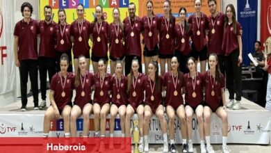 Karşıyaka'ya voleybolda ikili kupa