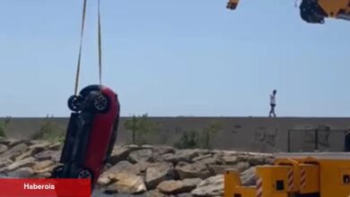 Keşan'da el freni unutulan araba denize uçtu
