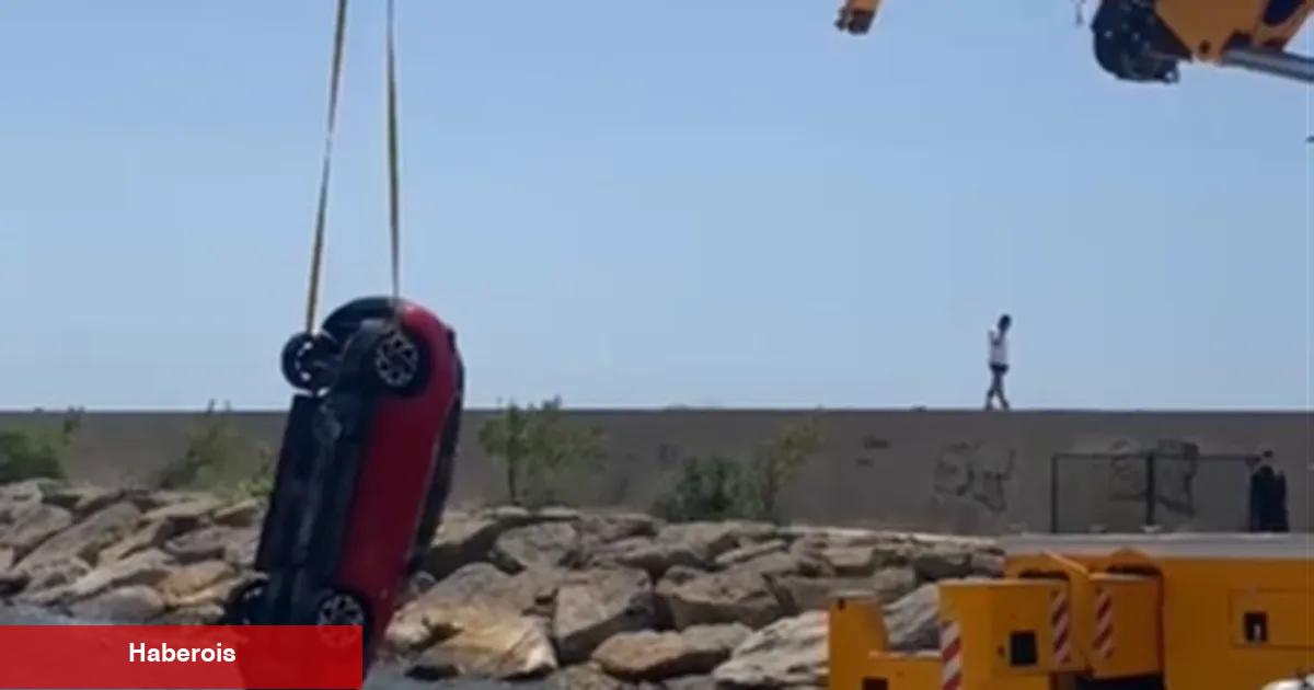 Keşan'da el freni unutulan araba denize uçtu