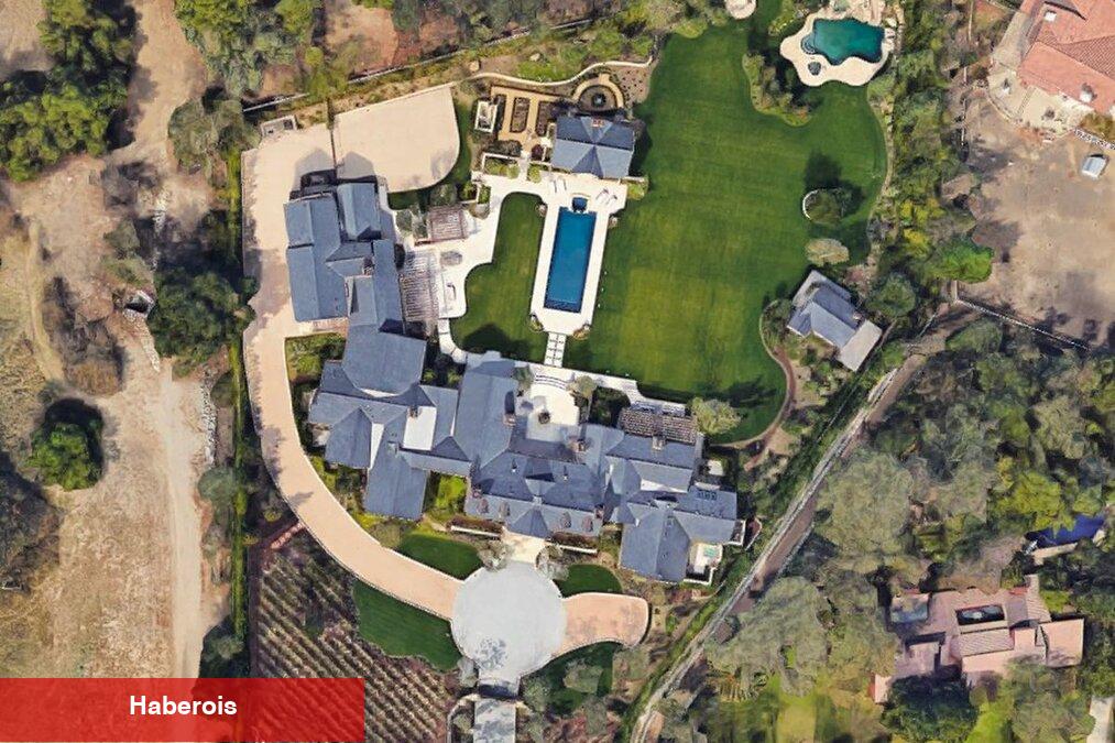 Kim Kardashian'ın giyinme odası dudak uçuklatıyor!