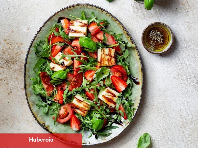 Kızarmış Hellimli Yaz Salatası