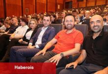 KO-MEK kursiyerlerine sahnede tam not