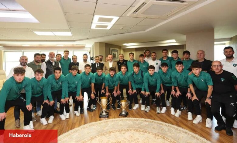 Kocaelispor’un şampiyon gençleri Büyükakın’a geldi - Haberois Kocaelispor’un şampiyon gençleri Büyükakın’a geldi