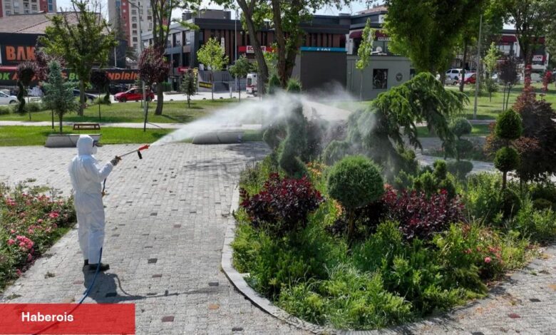 Konya'da yeşil alanları ilaçlamaya devam - Haberois Konya'da yeşil alanları ilaçlamaya devam