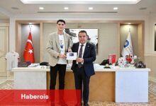 Lider Böcek'e "Genç Kart"ı anlattı