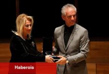Memleketler arası İzmir Şenliği Açılışında Ege Üniversitesine Plaket