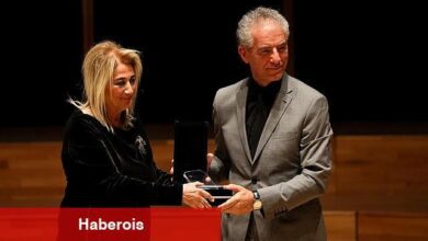 Memleketler arası İzmir Şenliği Açılışında Ege Üniversitesine Plaket