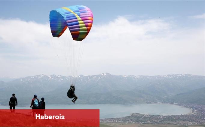 Nemrut Dağı, yamaç paraşütü tutkunlarının gözdesi oldu - Haberois Nemrut Dağı, yamaç paraşütü tutkunlarının gözdesi oldu