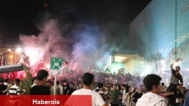 Vansporlu taraftarlar 1. Lig zaferini kutladı!